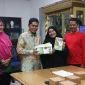 Pemkot Pontianak melalui DKUMP menyerahkan bantuan kemasan produk kepada pelaku UMKM melalui program Rumah Kemasan Gratis.