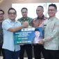 Wali Kota Pontianak Edi Rusdi Kamtono menerima secara simbolis program LSDP untuk pengelolaan sampah terpadu di Aula Sultan Syarif Abdurrahman Kantor Wali Kota Pontianak, Sabtu (22/8/2026).