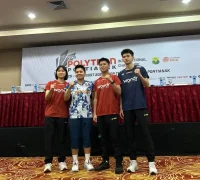 Pemain ganda campuran Indonesia Apriyani Rahayu (dua dari kiri) dalam sesi foto konferensi pers Pontianak International Challenge 2026 di Pontianak, Kalimantan Barat, Senin (24/8/2026).