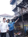 Wali Kota Pontianak Edi Rusdi Kamtono meninjau lokasi 18 ruko terbakar di Jalan Barito, Rabu (26/8/2026).