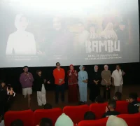 Ketua TP PKK Pontianak Yanieta Arbiastutie bersama anak-anak saat nonton bareng film Anak-anak Bambu di XXI Ayani Pontianak, Rabu (26/8/2026).