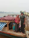 Motor air milik Hasan Karmana yang sebelumnya menjadi tempat tinggal sementara setelah rumahnya di tepian Sungai Kapuas roboh di Pontianak.