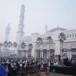 Ribuan umat Islam mengikuti salat istisqa di halaman Masjid Raya Mujahidin Pontianak.
