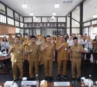 Kemendagri mendorong Pontianak menjadi model pengelolaan sampah berkelanjutan melalui program LSDP di Aula Muis Amin Bapperida Kota Pontianak.