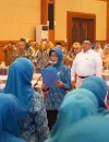 Ketua TP PKK Pontianak Yanieta Arbiastutie menghadiri Hari Kesatuan Gerak (HKG) PKK ke-54 Tingkat Kota Pontianakdi Aula Keriang Bandong, Gedung Bank Indonesia Kalbar, Selasa (1/9/2026).