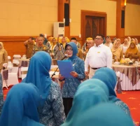 Ketua TP PKK Pontianak Yanieta Arbiastutie menghadiri Hari Kesatuan Gerak (HKG) PKK ke-54 Tingkat Kota Pontianakdi Aula Keriang Bandong, Gedung Bank Indonesia Kalbar, Selasa (1/9/2026).