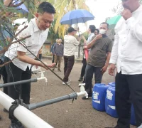 Wali Kota Pontianak Edi Rusdi Kamtono menjelaskan distribusi air tawar dari Waduk Penepat