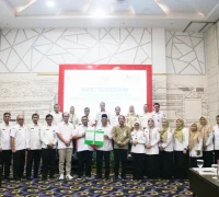 Sekretaris Daerah Kota Pontianak Amirullah usai menandatangani dokumen Rencana Aksi Tim Optimalisasi Peningkatan Universal Coverage Jamsostek (UCJ) Kota Pontianak di Hotel Ibis, Rabu (9/9/2026).