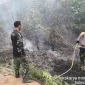 Tim gabungan menangani karhutla di Sungai Asam Kubu Raya. (res-kkr)
