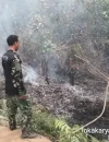 Tim gabungan menangani karhutla di Sungai Asam Kubu Raya. (res-kkr)