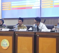 Wakil Wali Kota Pontianak Bahasan saat memimpin rapat Forum Lalu Lintas dan Angkutan Jalan di Bapperida Pontianak, Senin (14/69/2026).