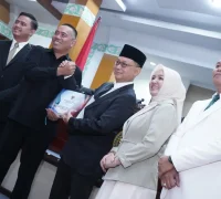 Wali Kota Pontianak menyerahkan Rancangan Peraturan Daerah tentang Perubahan APBD Kota Pontianak Tahun Anggaran 2026 dalam Rapat Paripurna di DPRD Pontianak, Jumat (18/9/2026).