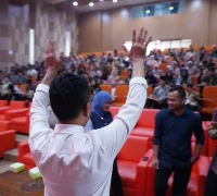 Wali Kota Pontianak Edi Rusdi Kamtono saat menjadi pembicara di Sekolah Politik Pontianak 2026 di Teater 1 Gedung Konferensi Universitas Tanjungpura, Jumat (18/9/2026).