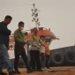 Wali Kota Pontianak Edi Rusdi Kamtono saat memonitoring proses bongkar muat air tawar di intake Parit Mayor, Sabtu (19/9/2026).