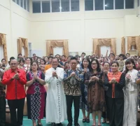Wali Kota Pontianak Edi Rusdi Kamtono saat menutup Pesparani Katolik ke III dan peringatan Hari Ulang Tahun ke-7 Lembaga Pembinaan dan Pengembangan Pesparani Katolik atau LP3K, di Aula Rumah Dinas Wakil Gubernur Kalbar, Sabtu (19/9/2026).