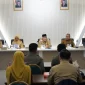 Sekretaris Daerah Kota Pontianak Amirullah ketika membuka Sosialisasi Penerapan Standar Pelayanan Minimal (SPM) Pemerintah Kota Pontianak di Ruang Rapat Wali Kota Pontianak, Selasa (22/9/2026).