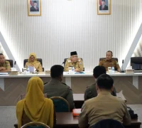 Sekretaris Daerah Kota Pontianak Amirullah ketika membuka Sosialisasi Penerapan Standar Pelayanan Minimal (SPM) Pemerintah Kota Pontianak di Ruang Rapat Wali Kota Pontianak, Selasa (22/9/2026).