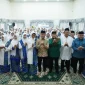 Foto bersama kegiatan peringatan Maulid Nabi Muhammad SAW yang dirangkaikan dengan pelantikan pengurus PC BKMT Kecamatan Pontianak Barat, Timur, dan Utara di Aula Rumah Dinas Wakil Wali Kota Pontianak, Jumat (25/9/2026).
