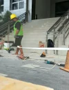 Pengerjaan guiding block sebagai jalur pemandu bagi penyandang disabilitas di Kantor Terpadu Sutoyo Pontianak.