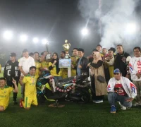 Kelurahan Tanjung Hulu menjadi juara Bahasan Cup II setelah mengalahkan Kelurahan Saigon lewat adu penalti dengan skor 5-4 di Lapangan Timur Arena, Pontianak Timur, Sabtu (3/10/2026) malam.
