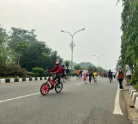 warga memadati kawasan Car Free Day (CFD) Kota Pontianak saat kegiatan kembali dibuka setelah hampir dua bulan ditutup akibat kabut asap, Minggu (4/10/2026). (Foto: Istimewa)