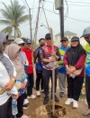 Wakil Wali Kota Pontianak Bahasan meninjau jembatan di kawasan Jalan Pelabuhan Rakyat, Gang Karya Tani 3 dan Gang Usaha Bersama 1 saat gotong royong, Minggu (4/10/2026).