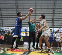 Wali Kota Pontianak Edi Rusdi Kamtono saat membuka Kejuaraan Bola Basket Wali Kota Cup II di GOR Perbasi Pontianak, Minggu (4/10/2026) malam.