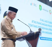 Sekretaris Daerah Kota Pontianak Amirullah ketika membuka Rapat Evaluasi terhadap Raperda dan Rancangan Peraturan Kepala Daerah tentang Perubahan APBD Tahun Anggaran 2026 di Hotel Golden Tulip, Selasa (6/10/2026).