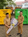 Pemerintah Kota Pontianak memperkuat sarana pengelolaan sampah kota dengan menambah dua unit dump truck dan 23 konteiner sampah.