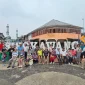 Wisatawan senior asal Singapura menikmati liburan dan mengunjungi destinasi wisata budaya di Kalimantan Barat selama tur lima hari di Pontianak dan Singkawang.