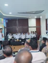 Wali Kota Pontianak Edi Rusdi Kamtono bersama anggota Komisi V DPR RI Syarif Abdullah membahas rencana duplikasi Jembatan Kapuas II untuk mengurai kemacetan di Pontianak dan Kubu Raya di Pontive Center, Kantor Wali Kota Pontianak, Rabu (14/10/2026).