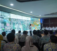 Wali Kota Pontianak Edi Rusdi Kamtono bersama anggota Komisi V DPR RI Syarif Abdullah Alkadrie membahas penanganan air baku dan peningkatan infrastruktur jalan serta jembatan di Pontianak.