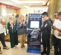Wali Kota Pontianak Edi Rusdi Kamtono saat meninjau Kiosk ePonti di lantai dua Ayani Mega Mol Pontianak, Minggu (18/10/2026).
