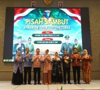 Wali Kota Edi Rusdi Kamtono dan Wakil Wali Kota Bahasan berfoto bersama dalam Pisah Sambut Komandan Kodim 1207/Pontianak di Hotel Novotel, Selasa (20/10/2026).