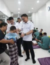 Wali Kota Pontianak Edi Rusdi Kamtono ketika meninjau bakti sosial di RS Kharitas Bhakti, Rabu (21/10/2026).