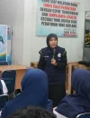 Dokter Spesialis Penyakit Dalam Konsultan Endokrin Metabolik Diabetes RSUD SSMA Pontianak, Amanda Trixie Hardigaloeh, menyampaikan edukasi tentang pencegahan dan pengendalian diabetes melitus kepada pegawai Dinas Perhubungan Kota Pontianak.