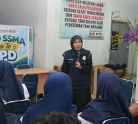 Dokter Spesialis Penyakit Dalam Konsultan Endokrin Metabolik Diabetes RSUD SSMA Pontianak, Amanda Trixie Hardigaloeh, menyampaikan edukasi tentang pencegahan dan pengendalian diabetes melitus kepada pegawai Dinas Perhubungan Kota Pontianak.