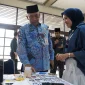 Sekretaris Daerah Kota Pontianak Amirullah saat meninjau stand perusahaan dalam pembukaan Job Fair Pontianak 2026 di Auditorium Universitas Tanjungpura, Kamis (22/10/2026).