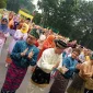 Wali Kota Pontianak Edi Rusdi Kamtono bersama warga mengikuti Jepin Massal dalam rangka memeriahkan Hari Jadi ke-255 Kota Pontianak di Jalan Rahadi Usman.