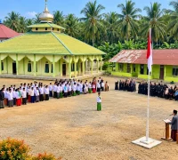 Upacara peringatan Hari Santri di Ponpes Darut Thalibin, Peniraman, Kabupaten Mempawah.