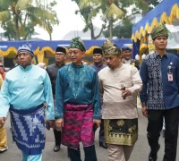 Wali Kota Pontianak Edi Rusdi Kamtono membuka Festival Melayu Khatulistiwa II di Alun-alun Kapuas.