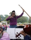 Daun Selasih Orchestra dengan conductor Peri Rakhmadi saat membawakan Mars Kota Pontianak dalam peringatan Hari Jadi ke 255 Pontianak di depan Kantor Wali Kota Pontianak, Jumat (23/10/2026).