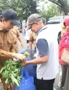 Wakil Wali Kota Pontianak Bahasan saat meninjau pasar murah di halaman Kantor Camat Pontianak Barat, Senin (26/10/2026).