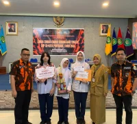 SMP Negeri 13 Pontianak meraih juara pertama Lomba Cerdas Cermat Kebangsaan yang digelar MPC Pemuda Pancasila Kota Pontianak, Senin (26/10/2026).