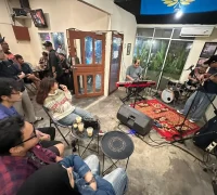 Penampilan Ngulik Jazz dalam gelaran Klab Jazz Karimata di Rakata, Jalan Karimata, Pontianak, yang disambut antusias pengunjung Gen-Z melalui pertunjukan musik dan sesi jam session, Senin (26/10/2026).
