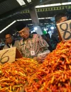 Satgas Ketahanan Pangan Kota Pontianak saat memantau harga komoditas di Pasar Flamboyan, Kamis (29/10/2026).