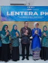 Yanieta Arbiastutie membuka sosialisasi literasi digital bagi kader PKK Kota Pontianak.