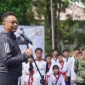 Wali Kota Pontianak Edi Rusdi Kamtono saat memberikan tali asih kepada atlet berprestasi Kota Pontianak dalam rangkaian Hari Ulang Tahun (HUT) Komite Olahraga Nasional Indonesia (KONI) Kota Pontianak, Sabtu (31/10/2026).