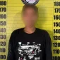 Pelaku pengedar sabu berinisial TP saat diamankan polisi di Sekayam Kabupaten Sanggau.