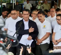 Menteri Pertanian sekaligus Kepala Bapanas, Andi Amran Sulaiman, memimpin pelepasan bantuan pangan bagi korban bencana di Sumatera. (Humas Badan Pangan Nasional)